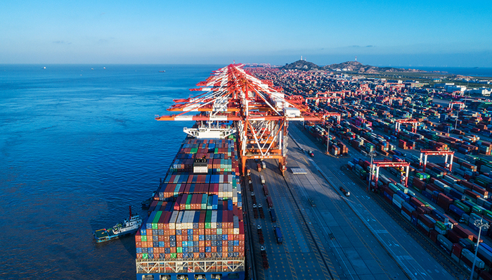 經(jīng)濟(jì)復(fù)蘇推動(dòng)進(jìn)口飆升,2021年美國(guó)貿(mào)易逆差創(chuàng)紀(jì)錄新高|界面新聞 &middot; 天